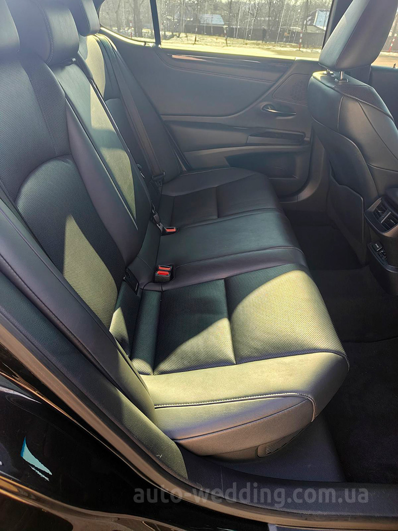 Авто на свадьбу Lexus ES300 с водителем в Киеве