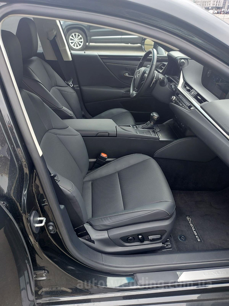 Авто на свадьбу Lexus ES300 с водителем в Киеве
