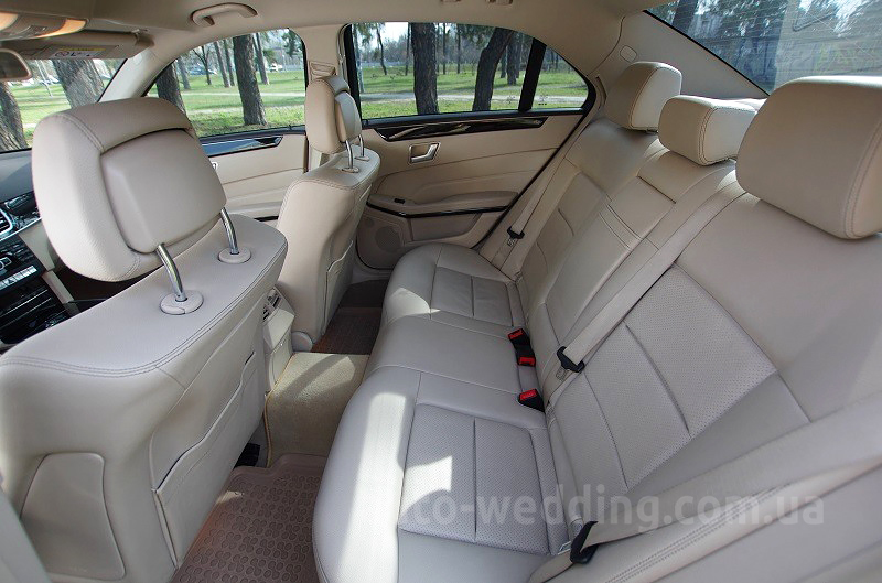Авто на свадьбу Mercedes E250 W212 4MATIC с водителем в Киеве