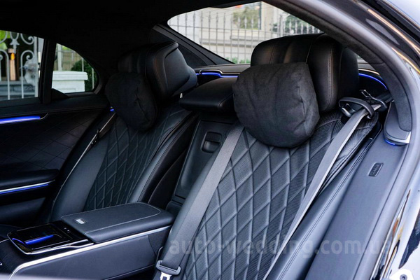 Аренда автомобиля на свадьбу Mercedes-Benz W223 400d 4MATIC S-class с водителем в Киеве
