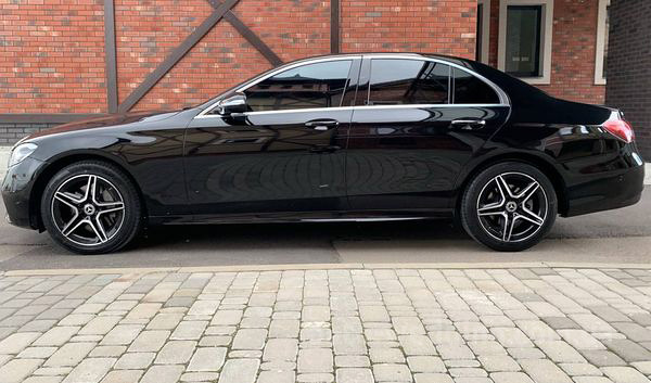 Авто на свадьбу Mercedes-Benz E-class W213 HIBRYD на свадьбу с водителем в Киеве
