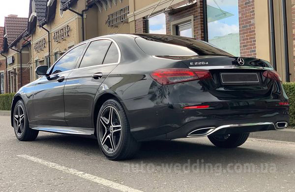 Авто на свадьбу Mercedes-Benz E-class W213 HIBRYD на свадьбу с водителем в Киеве