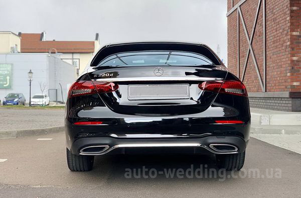 Авто на свадьбу Mercedes-Benz E-class W213 HIBRYD на свадьбу с водителем в Киеве