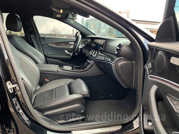 Авто на свадьбу Mercedes-Benz E-class W213 HIBRYD на свадьбу с водителем в Киеве