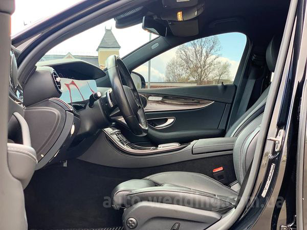 Авто на свадьбу Mercedes-Benz E-class W213 HIBRYD на свадьбу с водителем в Киеве