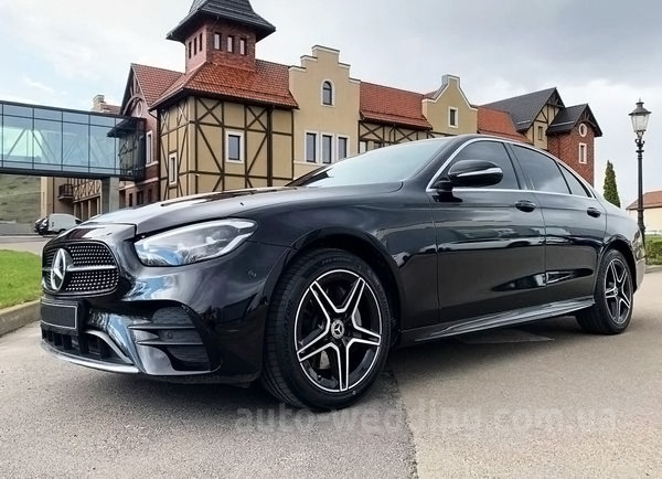 Авто на свадьбу Mercedes-Benz E-class W213 HIBRYD на свадьбу с водителем в Киеве