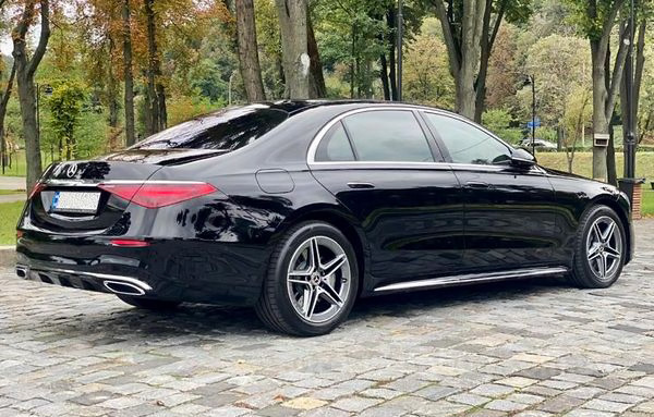 Аренда автомобиля на свадьбу Mercedes-Benz W223 S560 AMG S-class с водителем в Киеве
