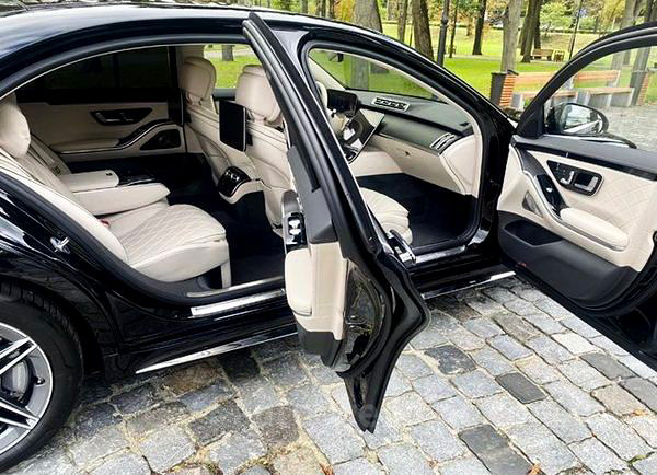 Аренда автомобиля на свадьбу Mercedes-Benz W223 S560 AMG S-class с водителем в Киеве