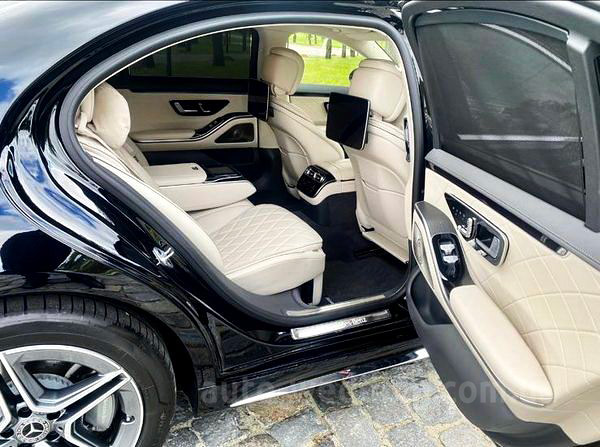 Аренда автомобиля на свадьбу Mercedes-Benz W223 S560 AMG S-class с водителем в Киеве