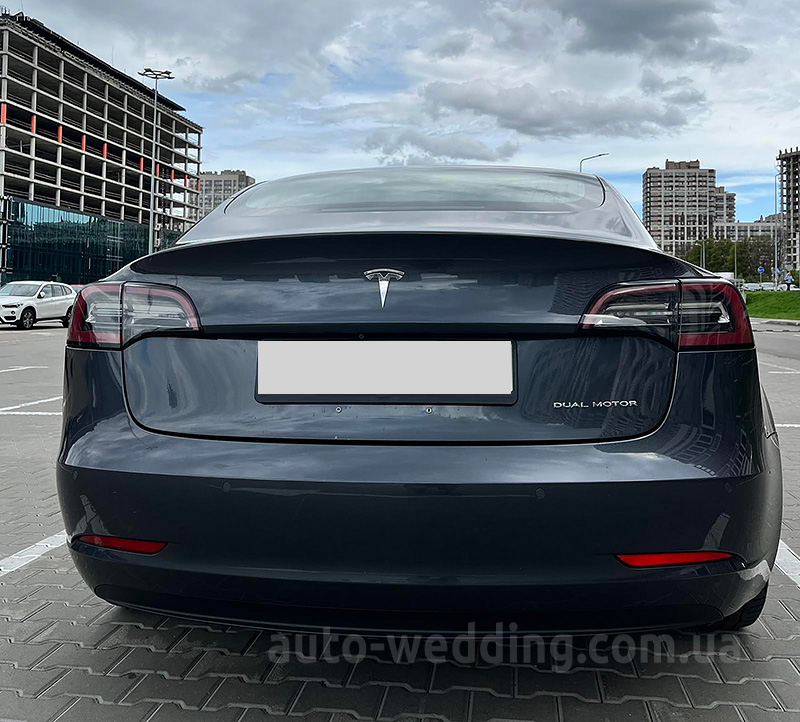 Авто на свадьбу TESLA Model 3 Long range графит с водителем в Киеве