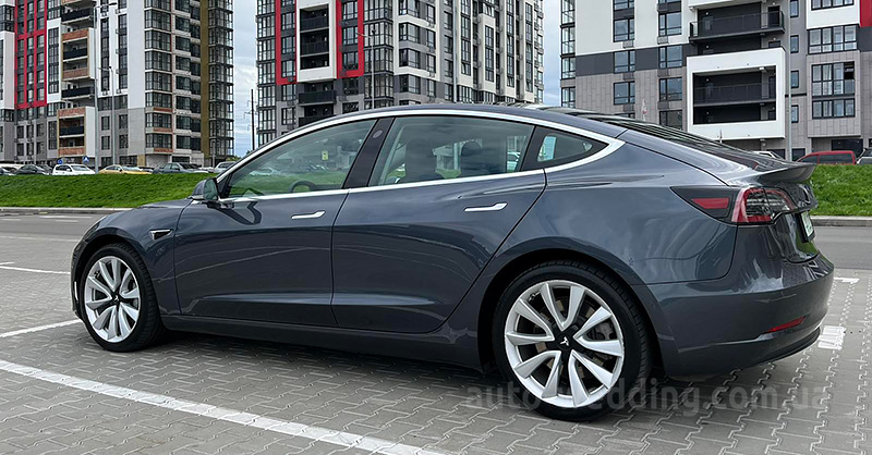 Авто на свадьбу TESLA Model 3 Long range графит с водителем в Киеве