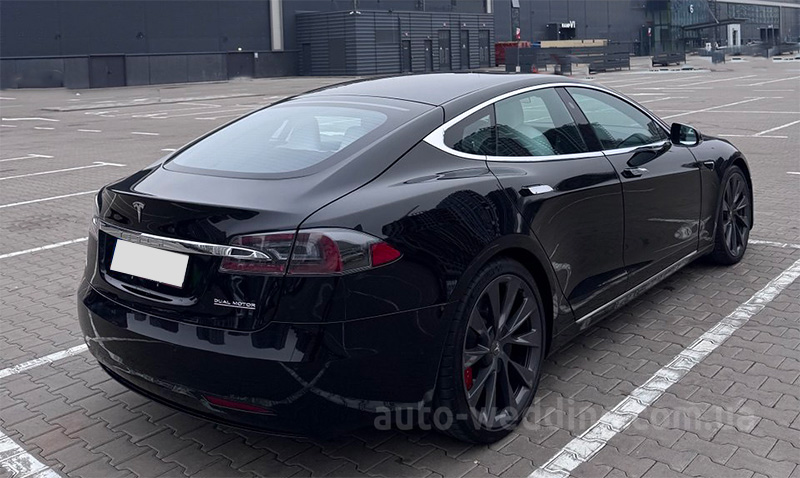 Авто на свадьбу электромобиль TESLA Model S Performance black