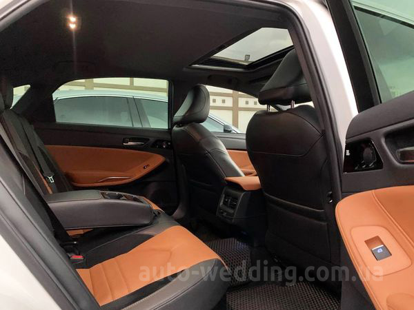 Авто на свадьбу Toyota Avalon white с водителем в Киеве