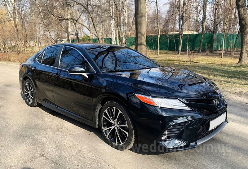 Авто на свадьбу Toyota Camry V70 Hybrid 2020 с водителем в Киеве