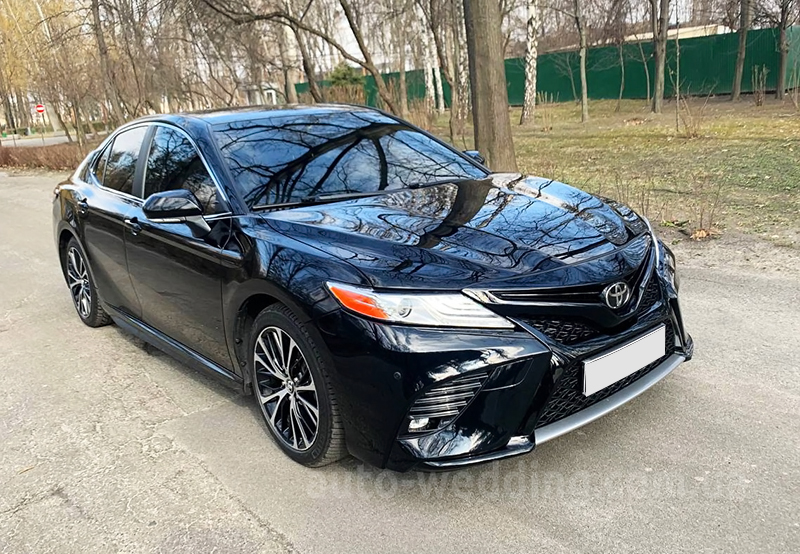 Авто на свадьбу Toyota Camry V70 Hybrid 2020 с водителем в Киеве