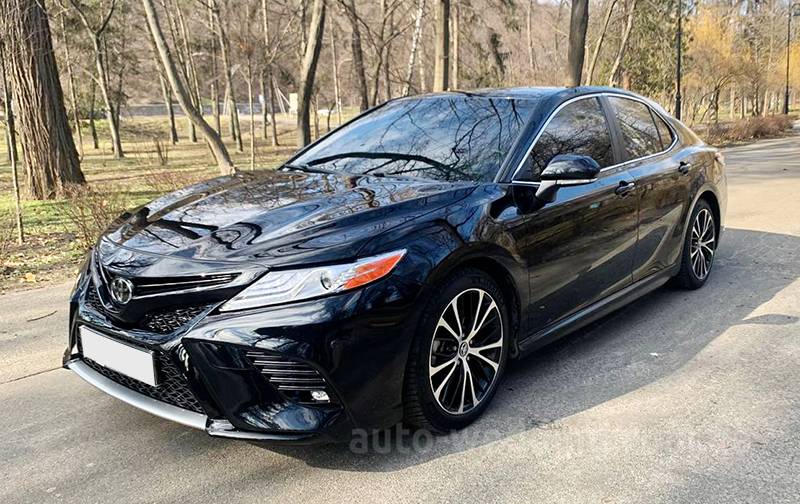 Авто на свадьбу Toyota Camry V70 Hybrid 2020 с водителем в Киеве