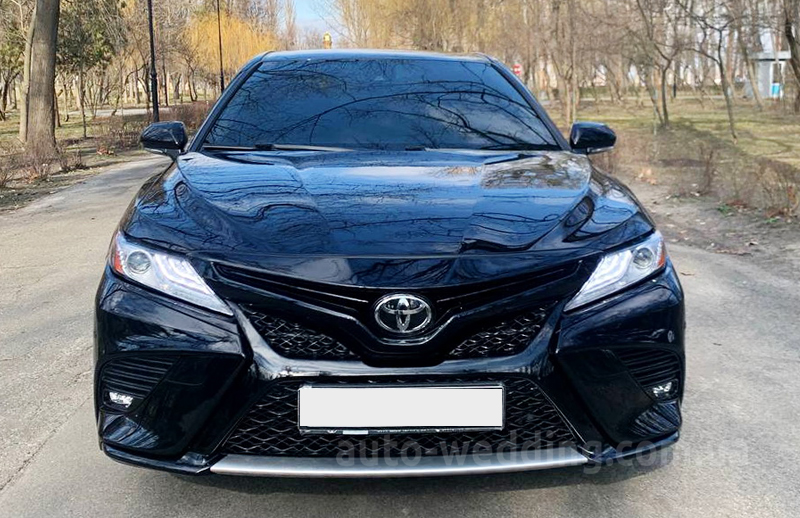 Авто на свадьбу Toyota Camry V70 Hybrid 2020 с водителем в Киеве