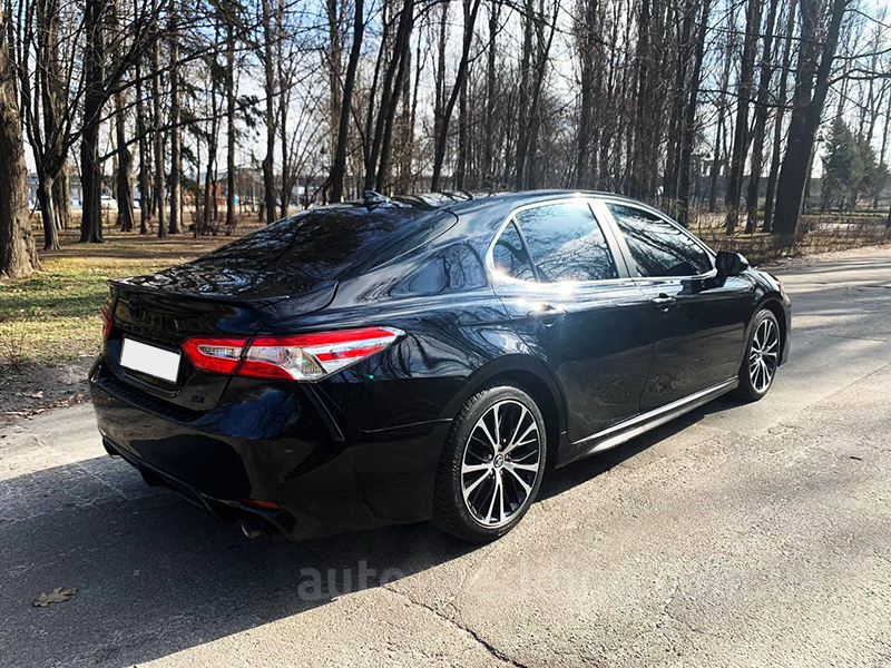 Авто на свадьбу Toyota Camry V70 Hybrid 2020 с водителем в Киеве