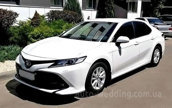 Авто на свадьбу Toyota Camry V70 белая на свадьбу