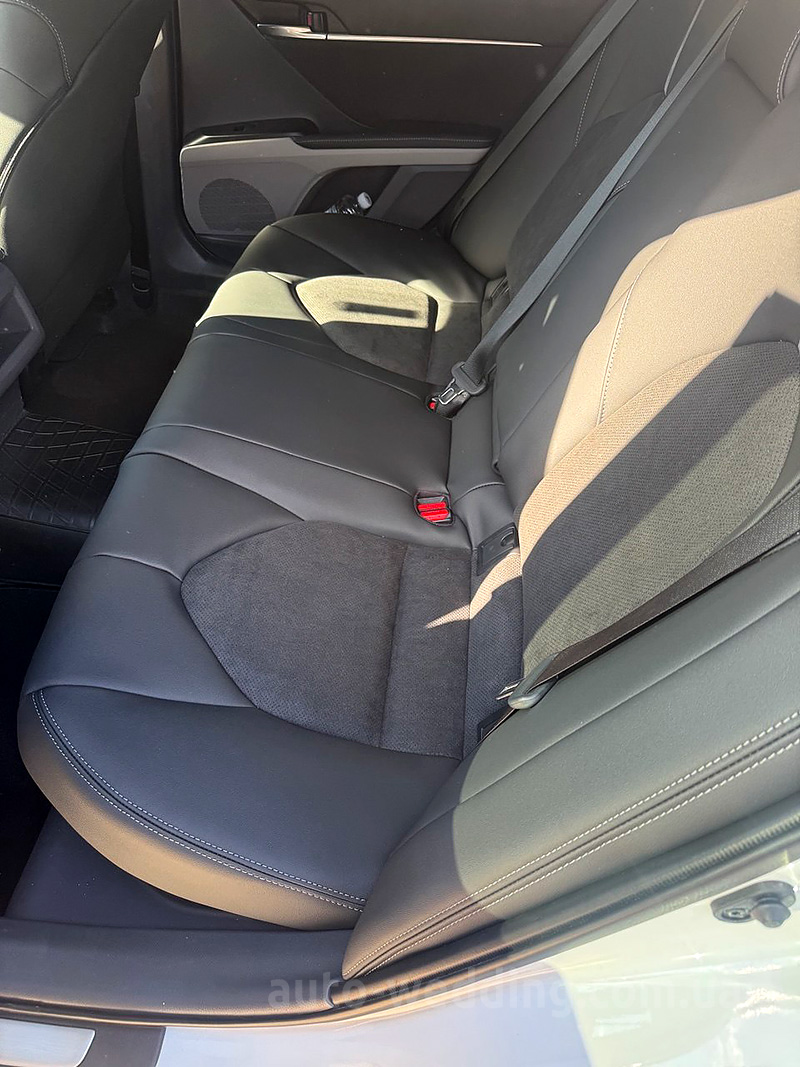 Авто на свадьбу Toyota Camry V70 white