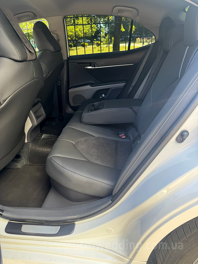 Авто на свадьбу Toyota Camry V70 white