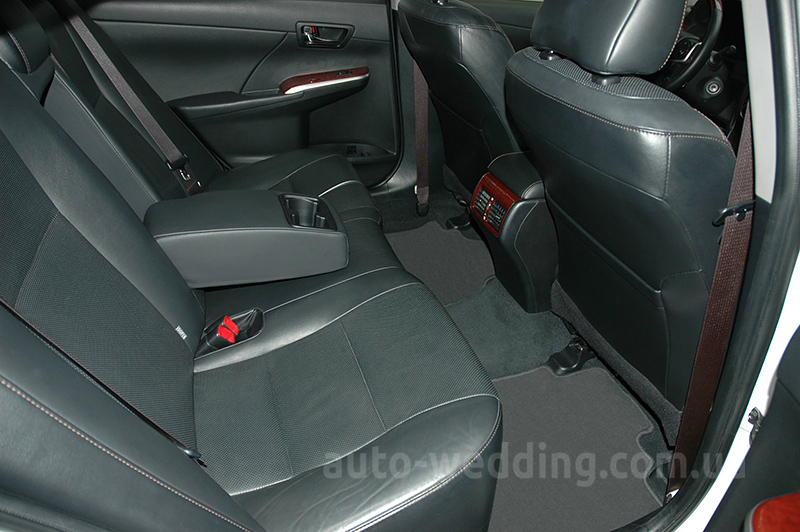 Авто на свадьбу Toyota Camry V50 с водителем  в Киеве
