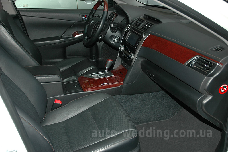 Авто на свадьбу Toyota Camry V50 с водителем  в Киеве