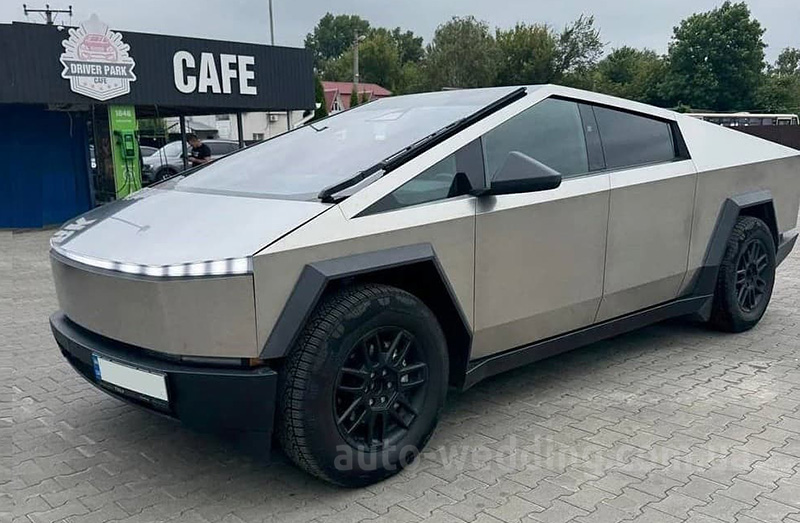 Электрокар на свадьбу Tesla Cybertruck pickup silver с водителем в Киеве