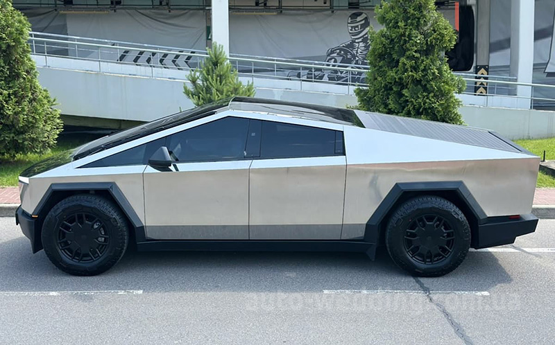 Электрокар на свадьбу Tesla Cybertruck pickup silver с водителем в Киеве