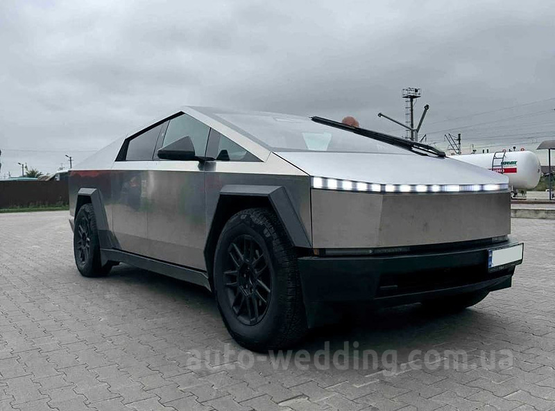 Электрокар на свадьбу Tesla Cybertruck pickup silver с водителем в Киеве