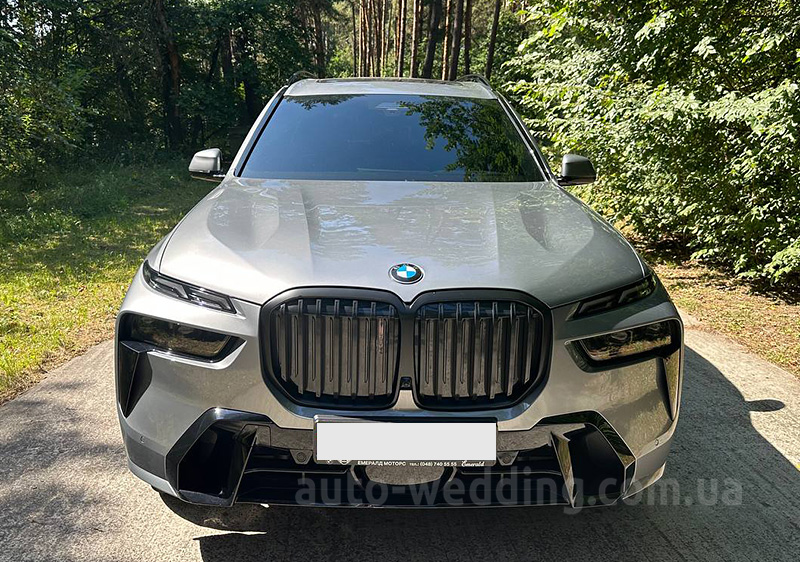 Внедорожник джип на свадьбу BMW X7 40D с водителем в Киеве
