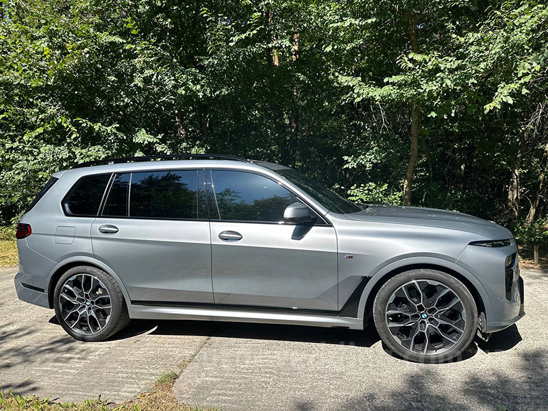Внедорожник джип на свадьбу BMW X7 40D с водителем в Киеве