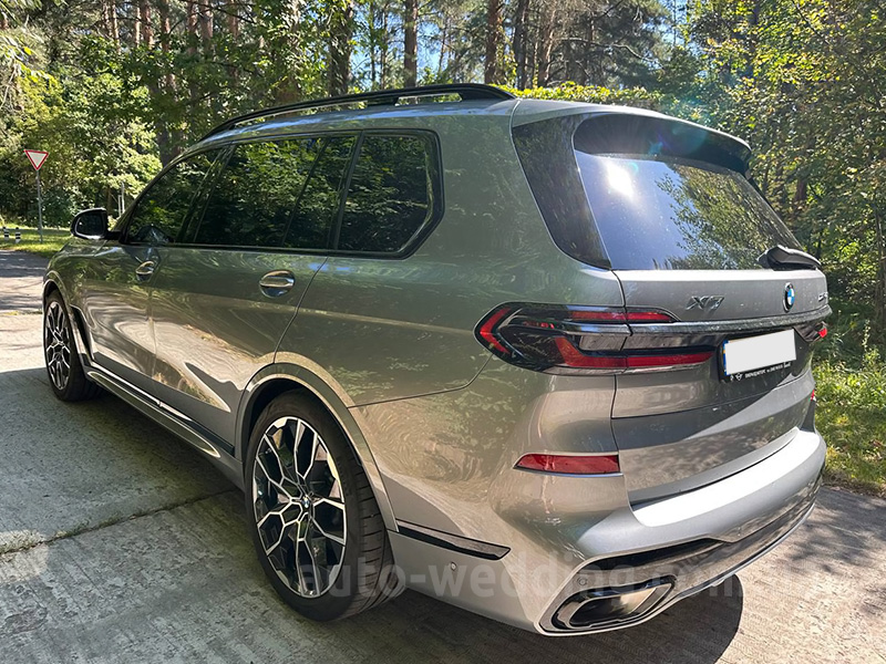 Внедорожник джип на свадьбу BMW X7 40D с водителем в Киеве
