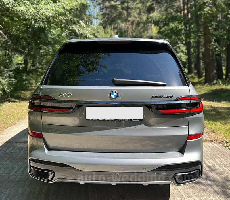 Внедорожник джип на свадьбу BMW X7 40D с водителем в Киеве