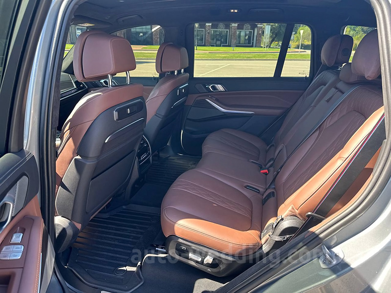 Внедорожник джип на свадьбу BMW X7 40D с водителем в Киеве
