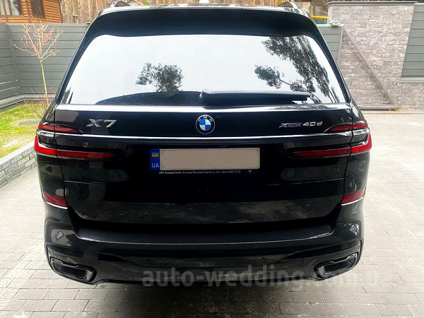 Внедорожник джип на свадьбу BMW X7 40D с водителем в Киеве