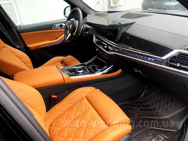Внедорожник джип на свадьбу BMW X7 40D с водителем в Киеве
