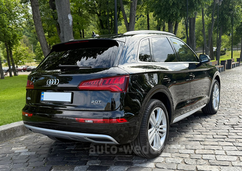 Внедорожник джип на свадьбу Audi Q5 черный