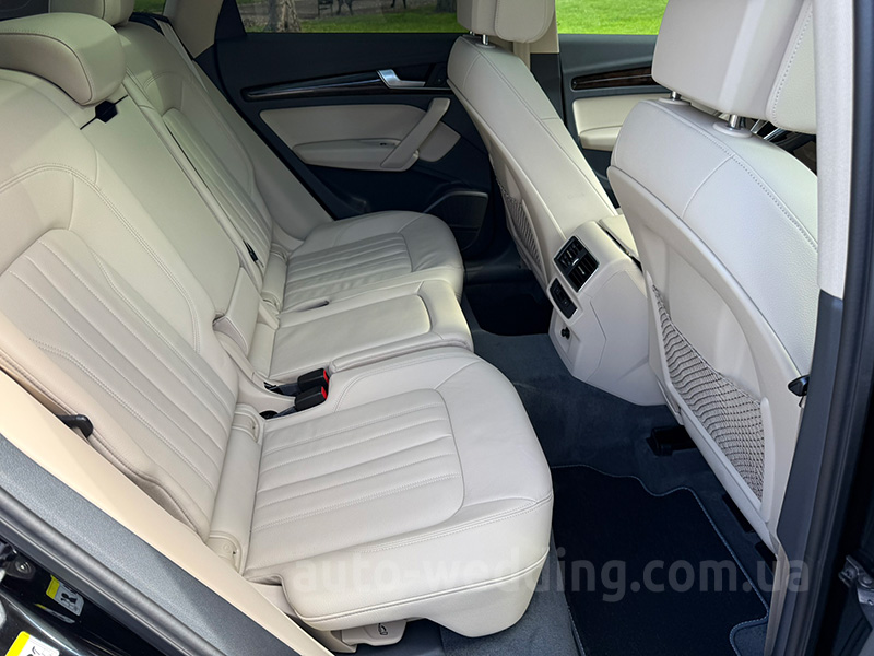 Внедорожник джип на свадьбу Audi Q5 черный