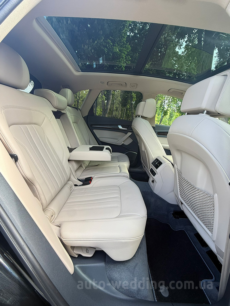 Внедорожник джип на свадьбу Audi Q5 черный