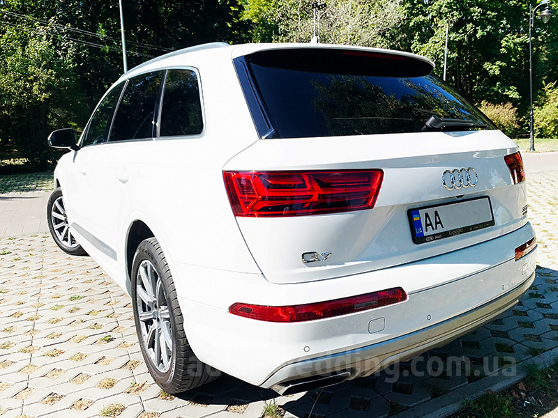 Внедорожник джип на свадьбу Audi Q7 белый