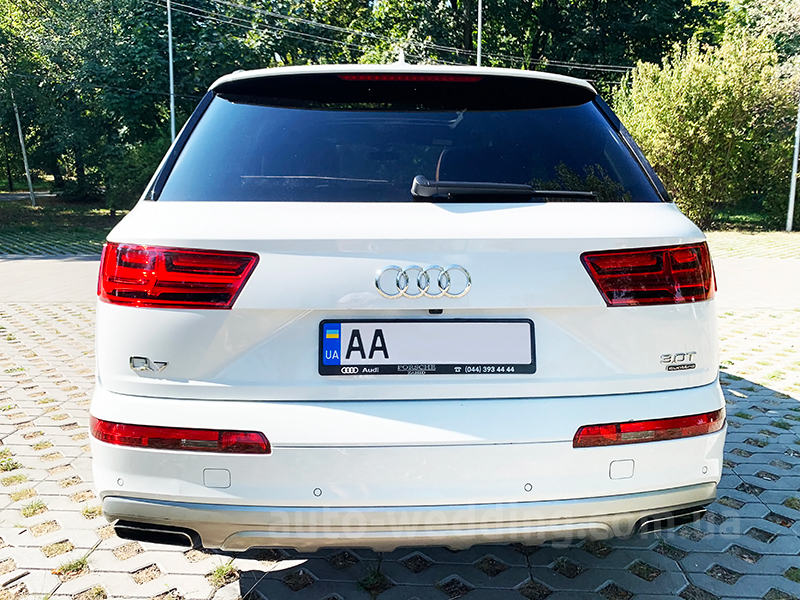 Внедорожник джип на свадьбу Audi Q7 белый