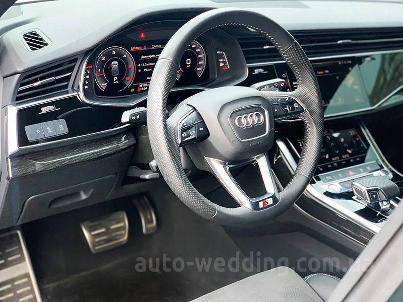 Внедорожник джип на свадьбу Audi Q8 S Line белый