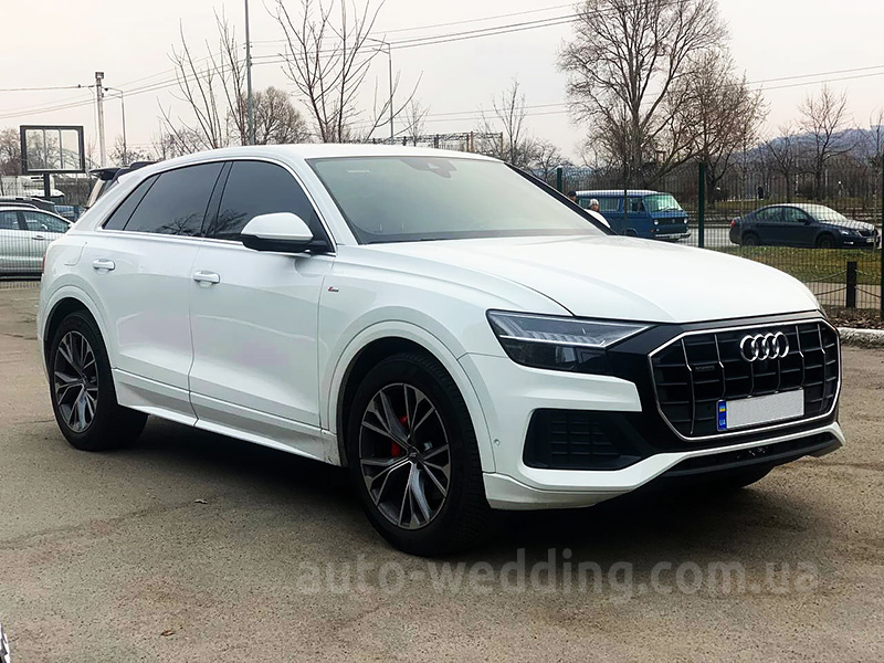 Внедорожник джип на свадьбу Audi Q8 S Line белый