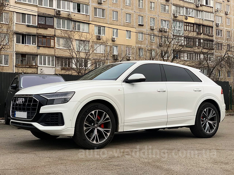 Внедорожник джип на свадьбу Audi Q8 S Line белый