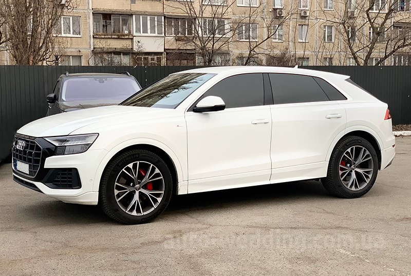 Внедорожник джип на свадьбу Audi Q8 S Line белый