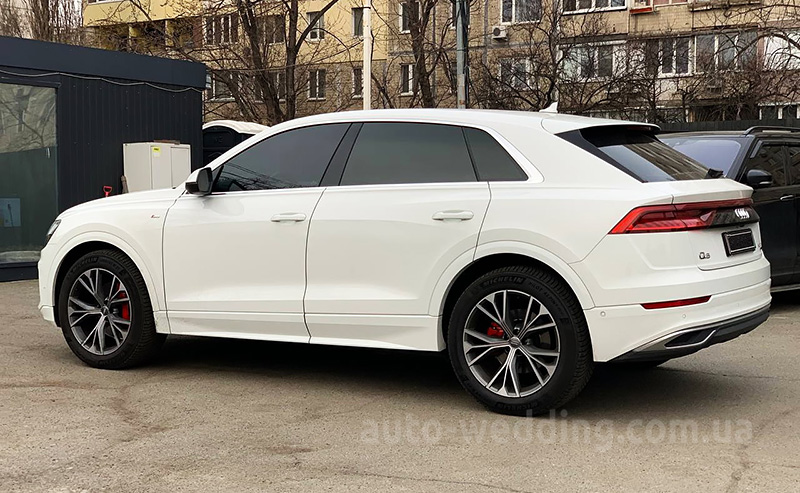 Внедорожник джип на свадьбу Audi Q8 S Line белый