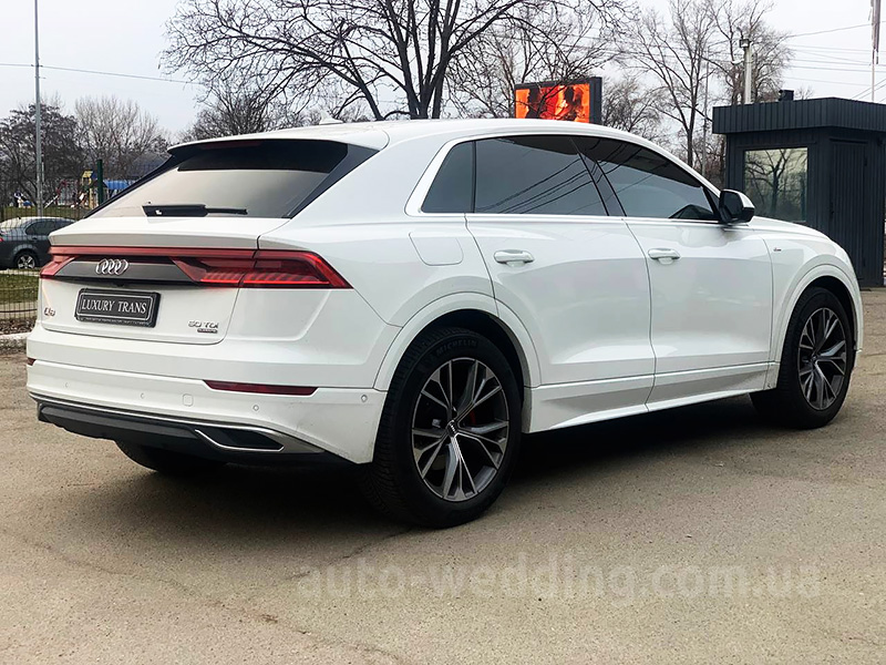 Внедорожник джип на свадьбу Audi Q8 S Line белый