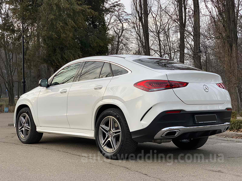 Внедорожник джип на свадьбу Mercedes-Benz AMG GLE Coupe белый