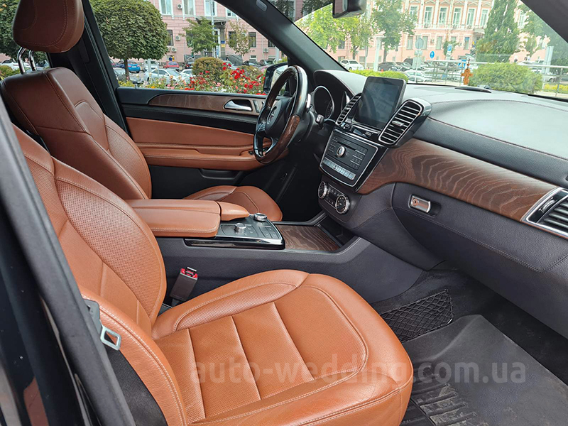 Внедорожник джип на свадьбу Mercedes GLS 350d AMG 4MATIC 6 мест черный в Киеве